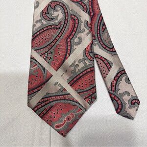 Cuzzens Tie 100% Satin Silk Silver & Red Geometric Pattern 57”x4”
